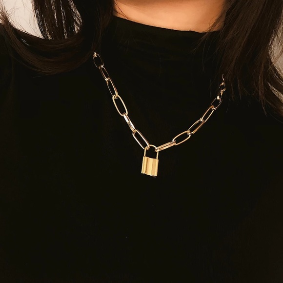 Jewelry - Golden lock chain necklace